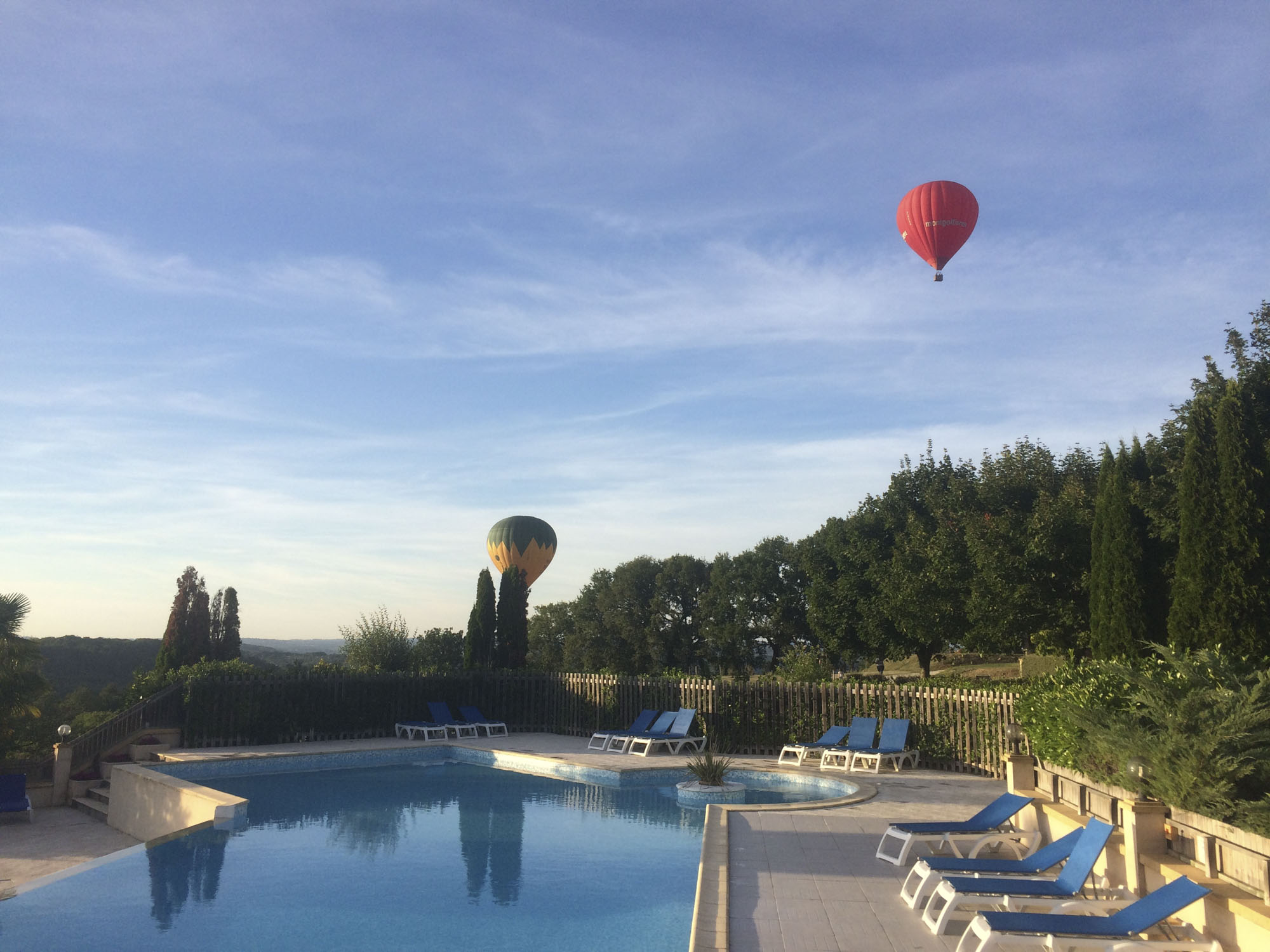 camping-le-daguet-avec-piscine-exterieure