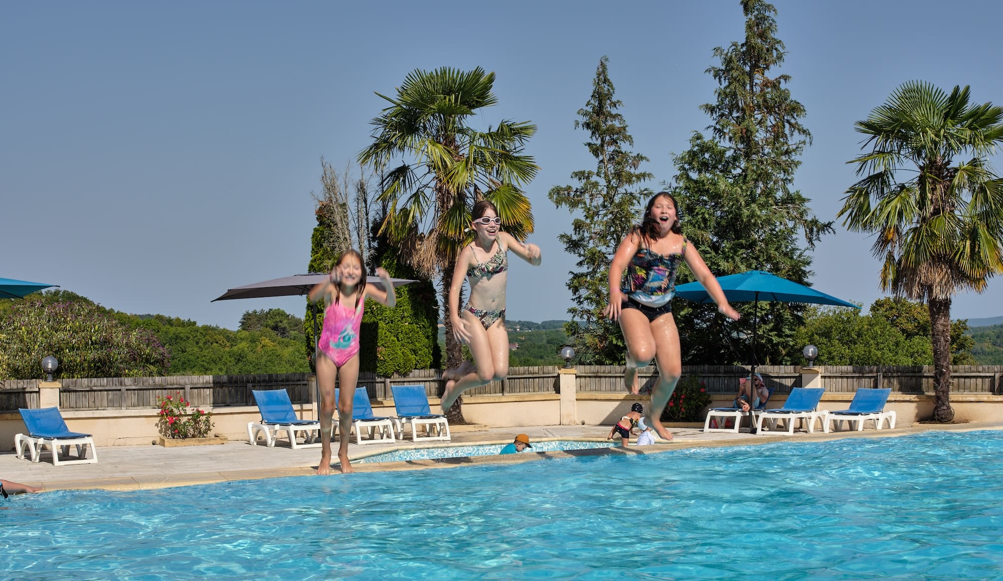 CAMPING LE DAGUET children's pool dordogne view