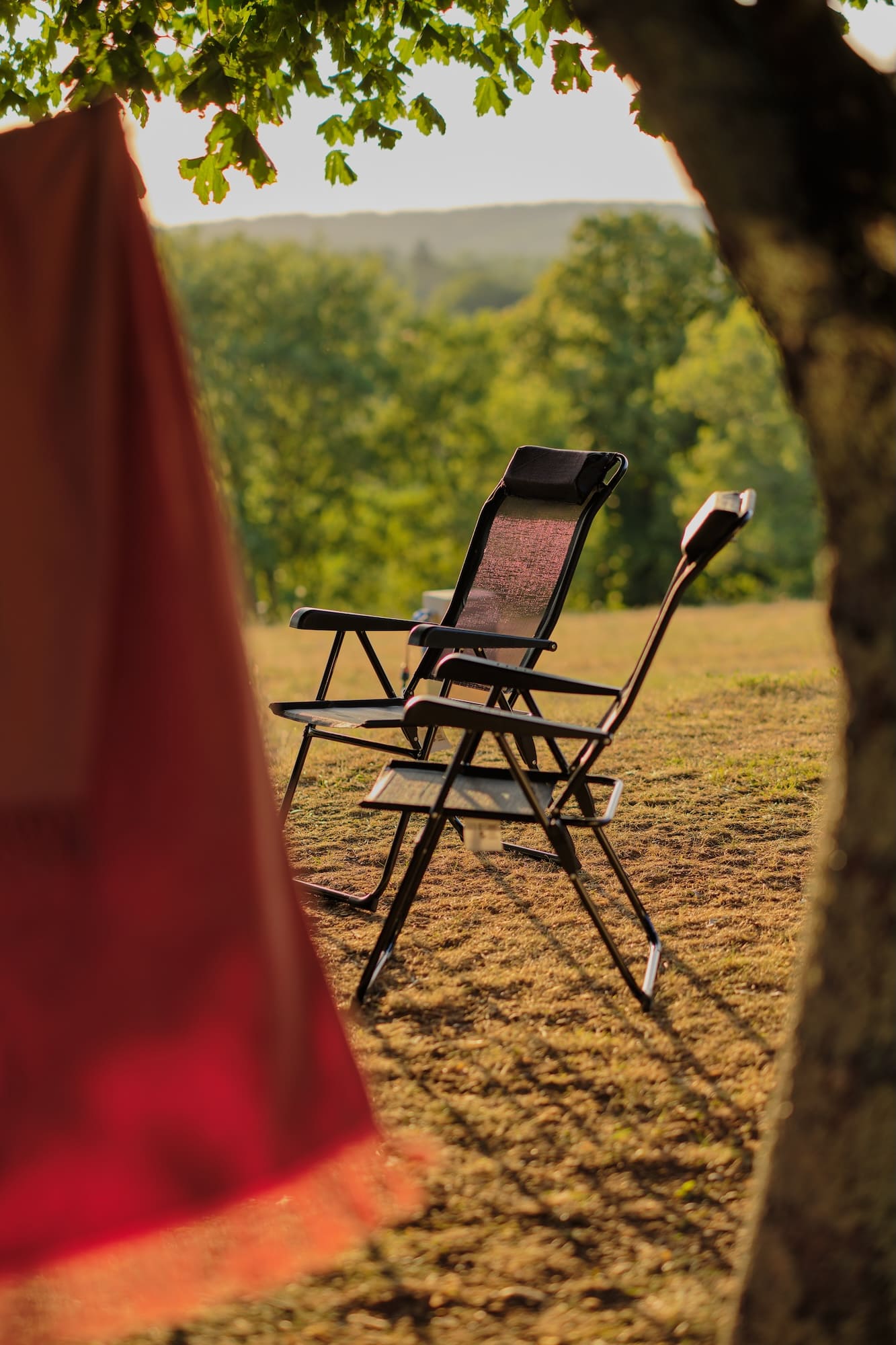 camping le daguet emplacement caravane chaises