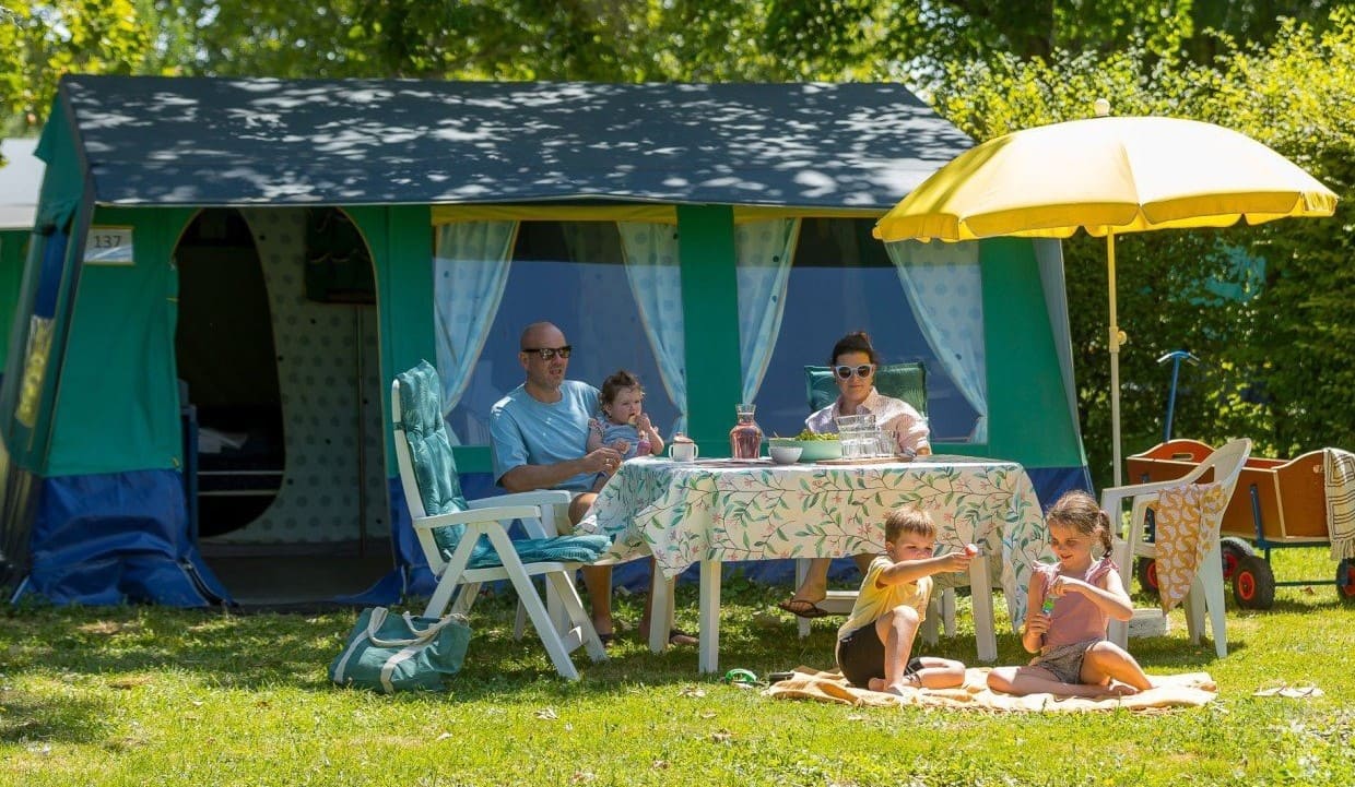 camping le daguet tent navajo family dordogne