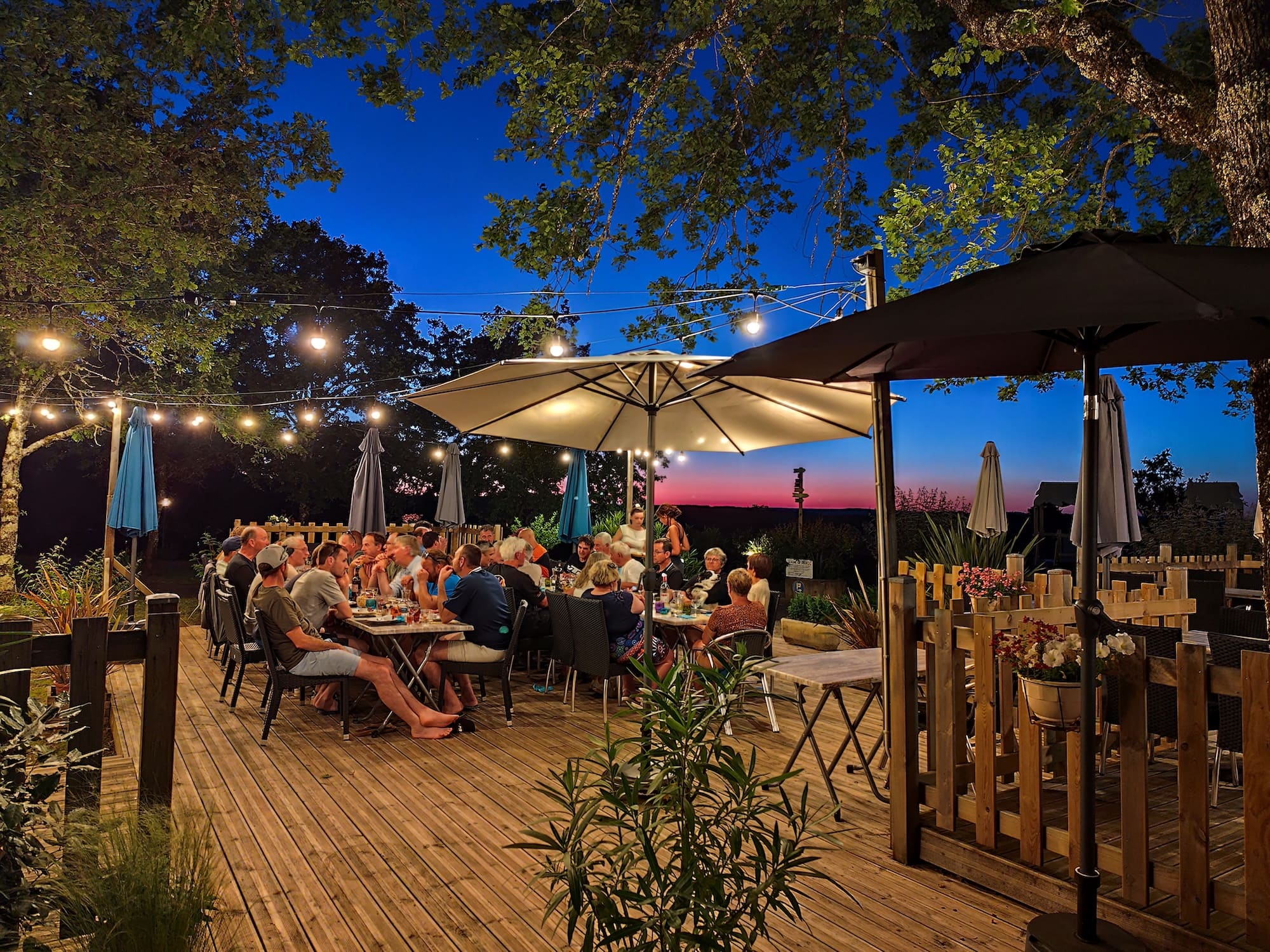 camping le ddaguet restaurant terrasse famille sunset