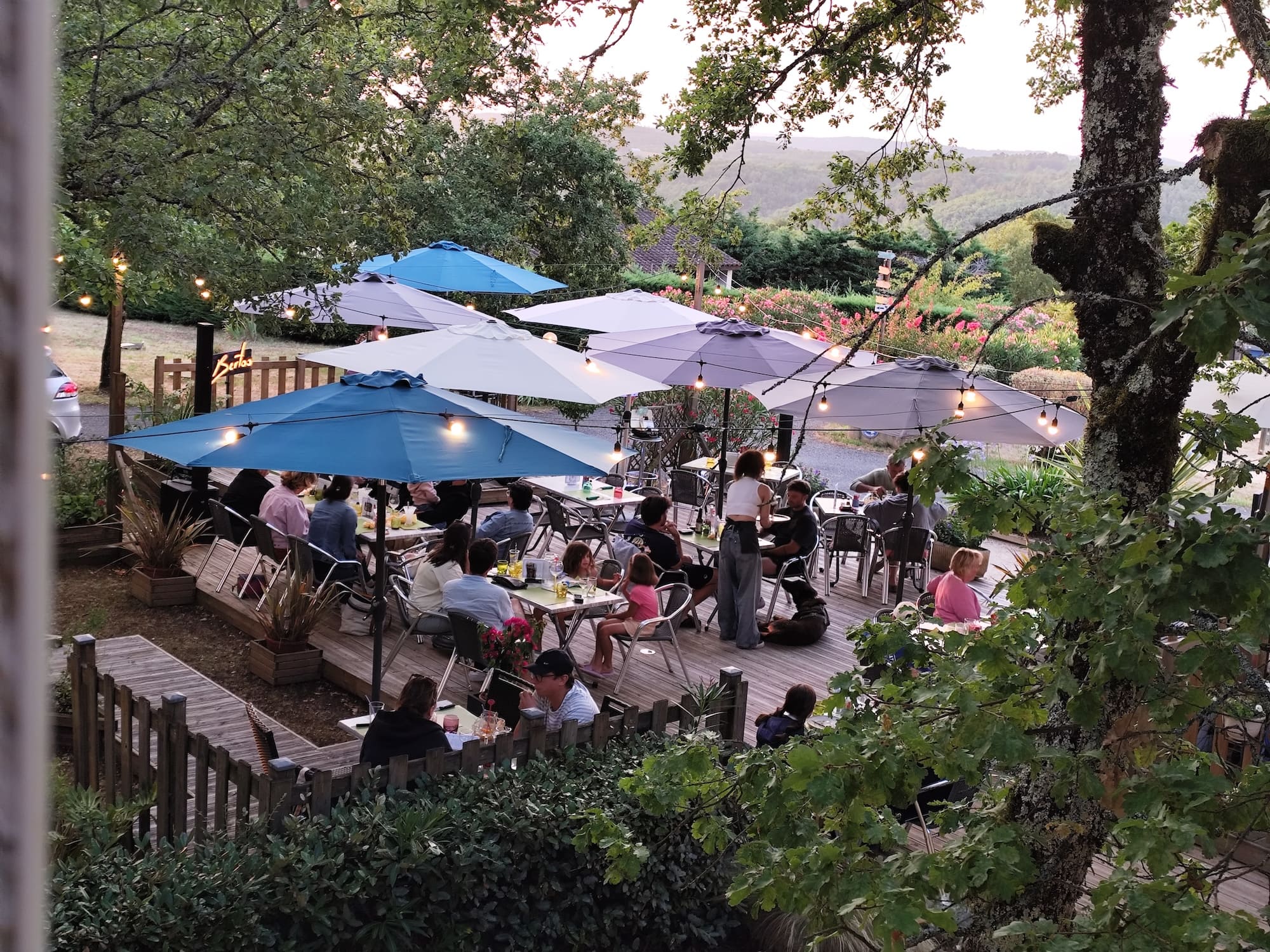 camping le ddaguet restaurant terrace family view